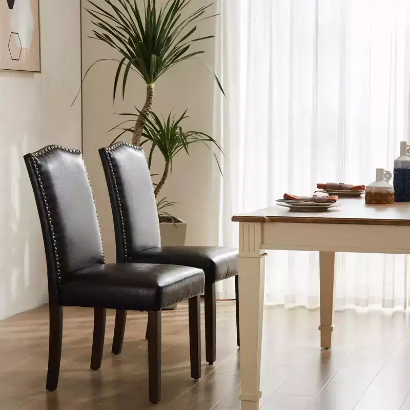 Sedie da pranzo moderne senza braccioli con tessuto imbottito, borchie e gambe in legno