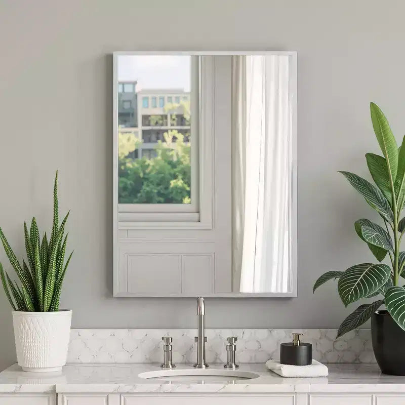 Specchio rettangolare moderno 96cm in alluminio color argento con cornice sottile, angoli retti, profondità 1,5cm