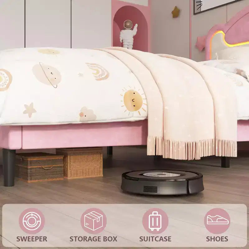 Letto a piattaforma a LED per bambine, una piazza e mezza, con testiera in tessuto e doghe in legno, non richiede rete, rosa e bianco
