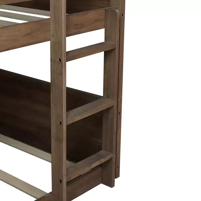 Letto a castello singolo su singolo con testiera e pediera a pannelli, struttura in legno di gomma con sponde protettive e scaletta, quercia anticata