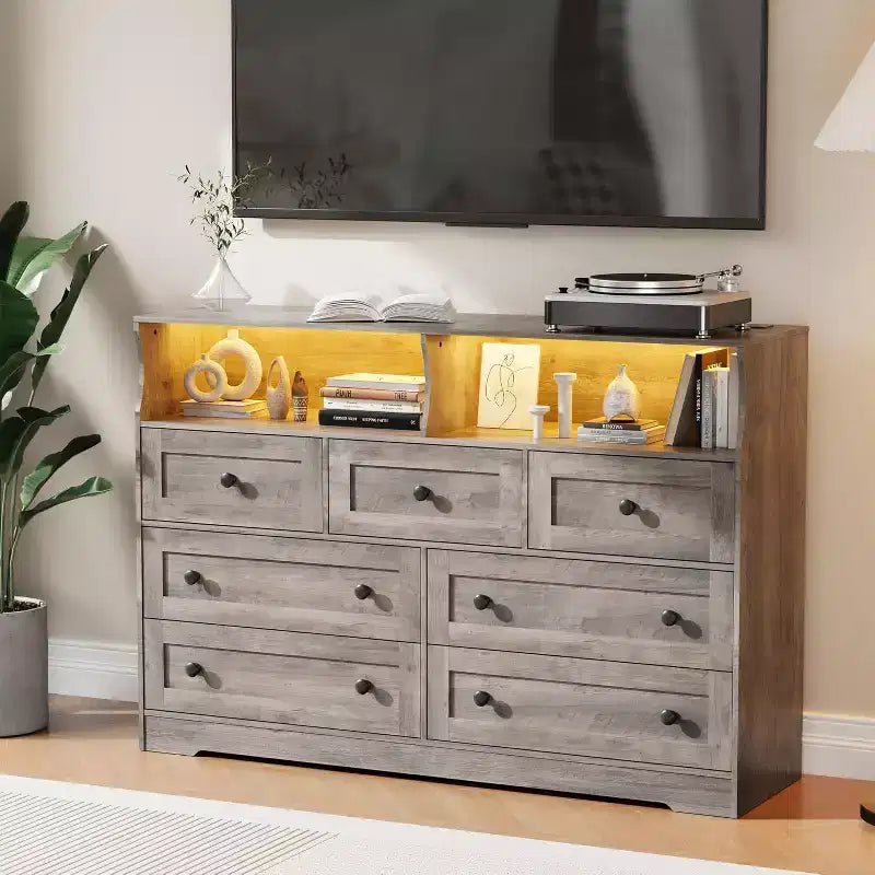 Cassettiera in Legno a 7 Cassetti - Comò Moderno con Stazione di Ricarica USB e Luci a LED, 2 Scomparti Aperti - Ampio Comò per Camera da Letta, Organizzatore di Archiviazione
