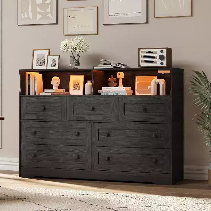 Cassettiera in Legno a 7 Cassetti - Comò Moderno con Stazione di Ricarica USB e Luci a LED, 2 Scomparti Aperti - Ampio Comò per Camera da Letta, Organizzatore di Archiviazione