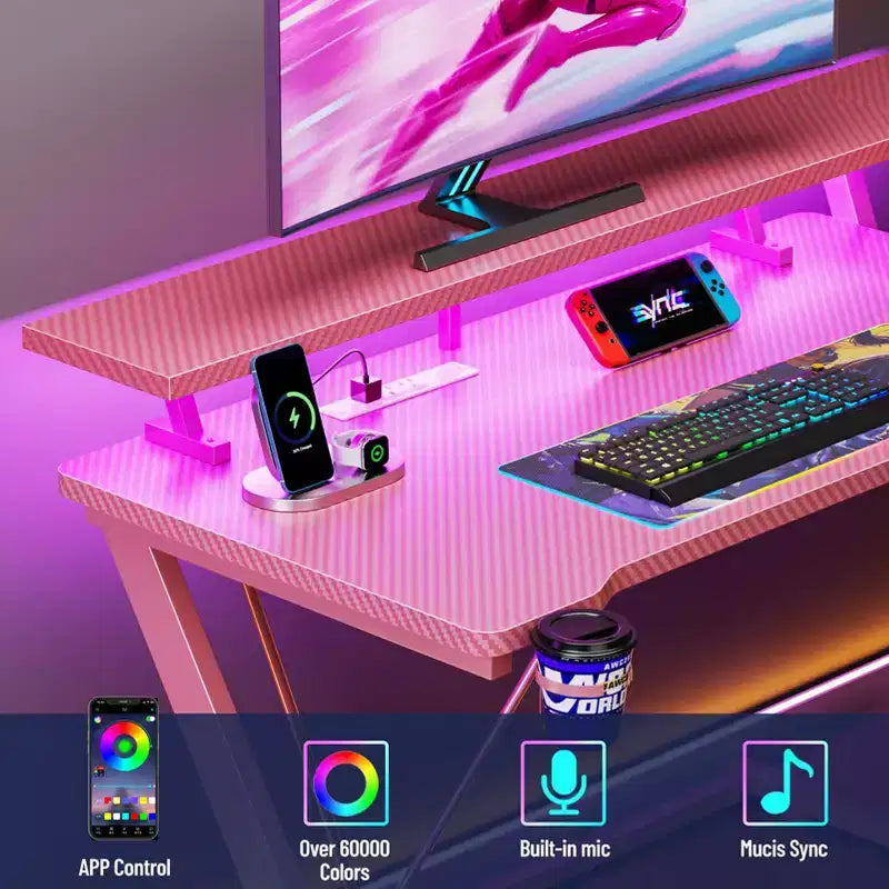 Scrivania da gaming angolare a L da 55 pollici, tavolo per computer rosa con supporto per monitor, mensole portaoggetti a 3 ripiani, scrivania da gamer moderna in fibra di carbonio, configurazione salvaspazio