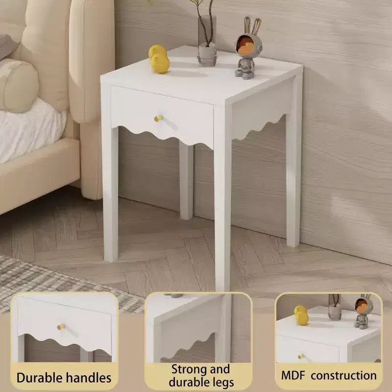 Comodino bianco con cassetto, tavolino moderno con design a grembiule ondulato, tavolino compatto per camera da letto e soggiorno, tavolino piccolo con contenitore